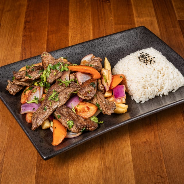 Lomo Saltado Steak & Fries / Lomo Saltado.