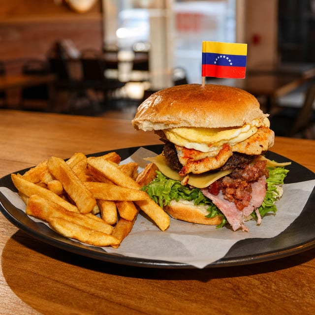 Signature Avila Burger / Hamburguesa Signature Ávila.
