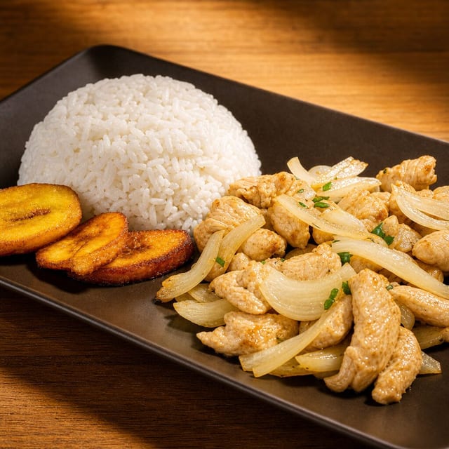 Sautéed Chicken with Onions / Pollo Encebollado.