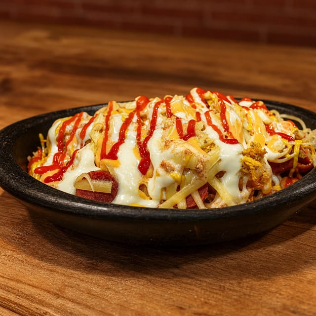 Loaded Fries Avila Style / Salchipapa Ávila.