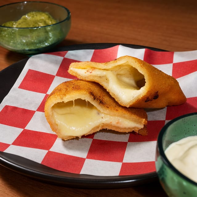 Cheese Empanada / Empanada de Queso.